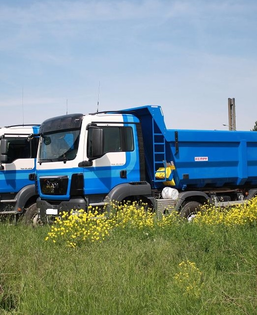 Fahrzeug für Schüttguttransport und Spedition